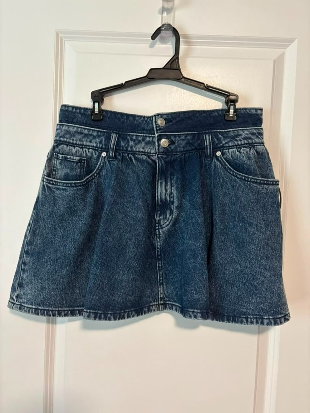 Scoop Low-Rise Denim Mini Skirt (Size 10)